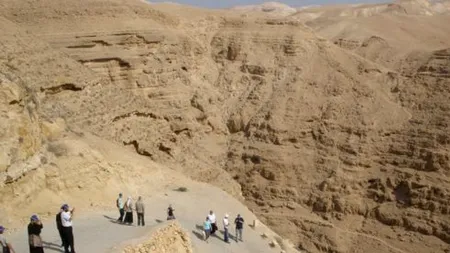 Cel mai jos oraș din lume. Cum e viața la 250 de metri sub nivelul mării