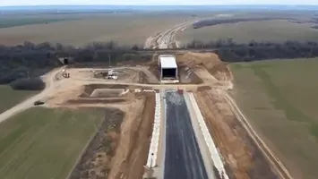 Ultima zvâcnire de orgoliu a constructorului, pe centura unui municipiu-reședință de județ. Drumul de 9,8 km trebuia să fie gata din 2023! (VIDEO)