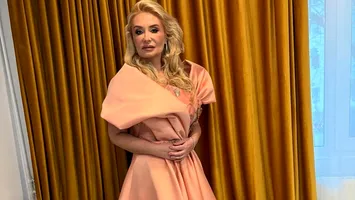 Avocata prinsă cu 60.000 de euro mită, scoasă din arest cu ambulanța. Adriana Georgescu a ajuns la spital