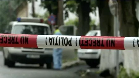 Argeș: Cadavrul unei femei, găsit în scara unui bloc din Piteşti