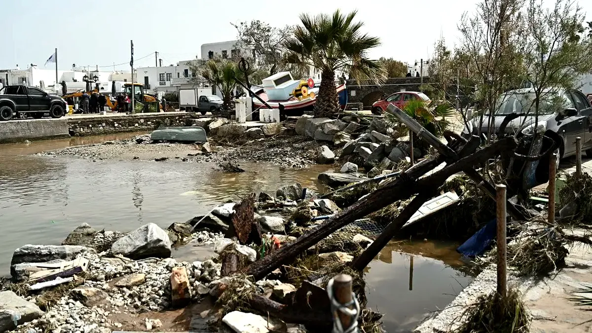 Inundațiile devastatoare din Grecia au paralizat stațiuni populare