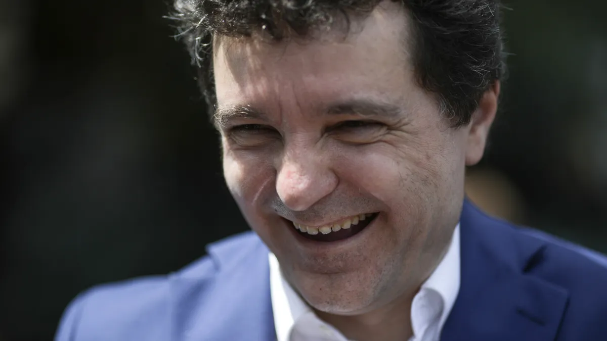 Se naște partidul „balama” al lui Nicușor Dan