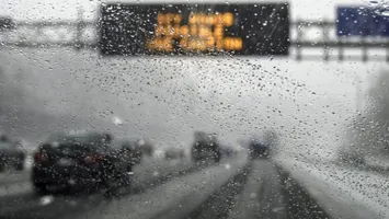 Un val de aer polar lovește România. Temperaturile scad drastic și revin ninsorile