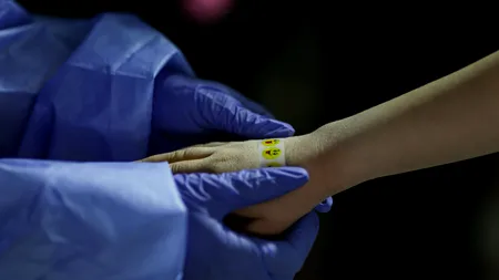 Alți doi copii  - unul de 8 luni și altul de 10 ani - suspecți de hepatită de cauză necunoscută
