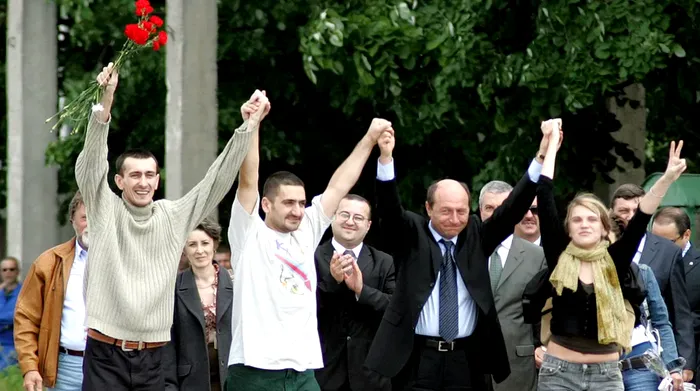 Traian Băsescu și ziariștii eliberați din Irak / Foto: hepta.ro