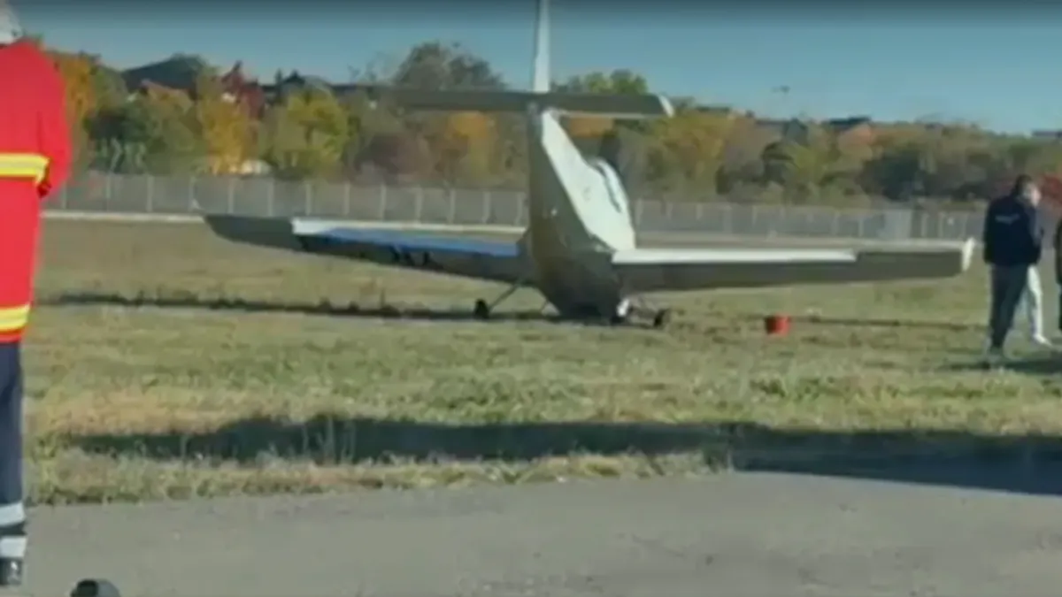 Incident aviatic pe Aeroportul Băneasa: o aeronavă-școală a depășit pista la aterizare