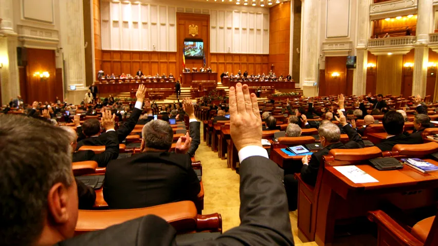Parlamentul se reunește din nou în sesiune extraordinară. Legea integrității revine la vot