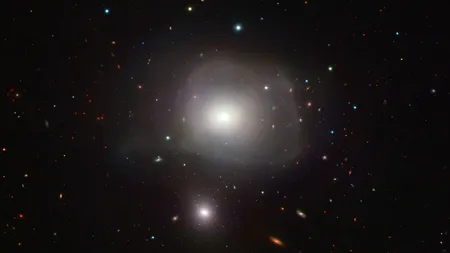 Astronomii au descoperit un prădător cosmic. Galaxia care îşi devorează vecinii se apropie de o nouă ţintă