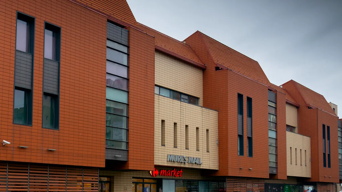 Mall transformat în bibliotecă. Cine este cumpărătorul