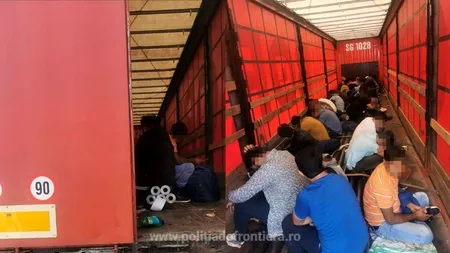 40 de migranți ilegali ascunși în remorca unui tir
