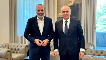 Manfred Weber vede reforma lui Bolojan ca „direcția bună” a României: noi încă jelim pomenile electorale