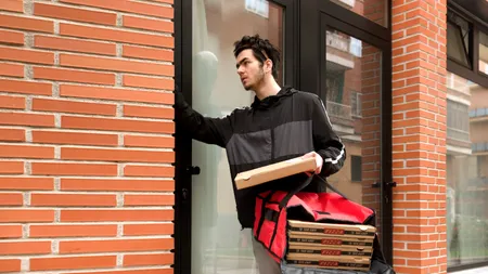 Judecători amenințați prin livrări de pizza. Sunt vizați inclusiv copiii acestora