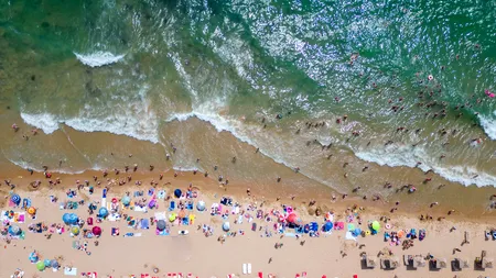 Motivul pentru care plajele grecești sunt supravegheate cu drone