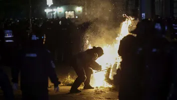 Procurorii au identificat opt dintre persoanele care au agresat jandarmii în timpul protestului din Centrul Vechi. Ce riscă agresorii