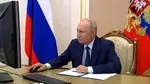Imaginile cu Putin la votul online au devenit virale. Rusia se laudă cu avans tehnologic, însă președintele are mouse cu fir