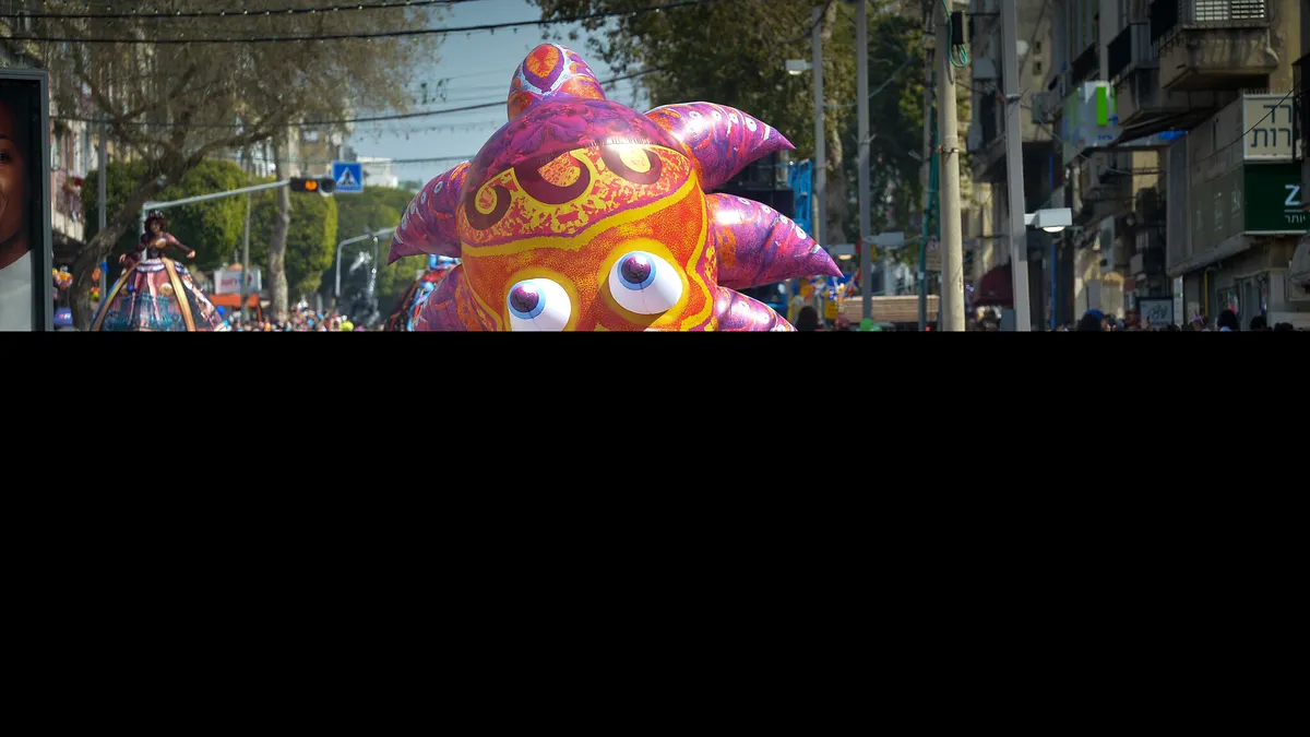 Evreii sărbătoresc Purim