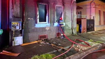 Casă distrusă de un incendiu, în Noaptea de Înviere. Cauza - o lumânare