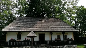 Statul și-a abandonat patrimoniul: 18 monumente istorice din Bran, la un pas de distrugere