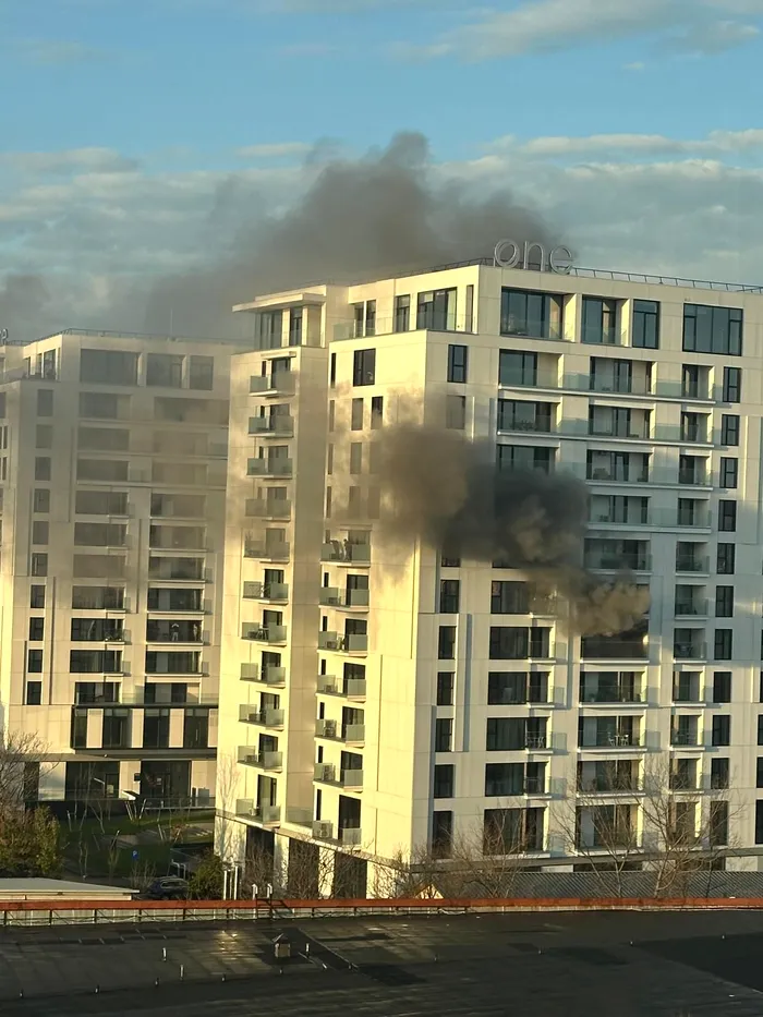 O lumânare aprinsă și nesupravegheată ar fi provocat incendiul de la blocul din Sectorul 5