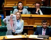 Gest șocant al premierului Noii Zeelande. Ea a prezentat Parlamentului o fotografie înfățișând-o nud