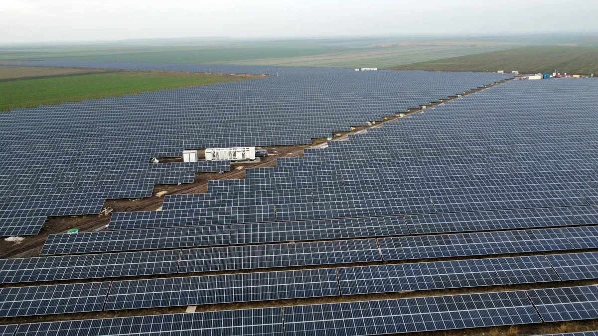 Nemții construiesc un mare parc fotovoltaic în județul Giurgiu
