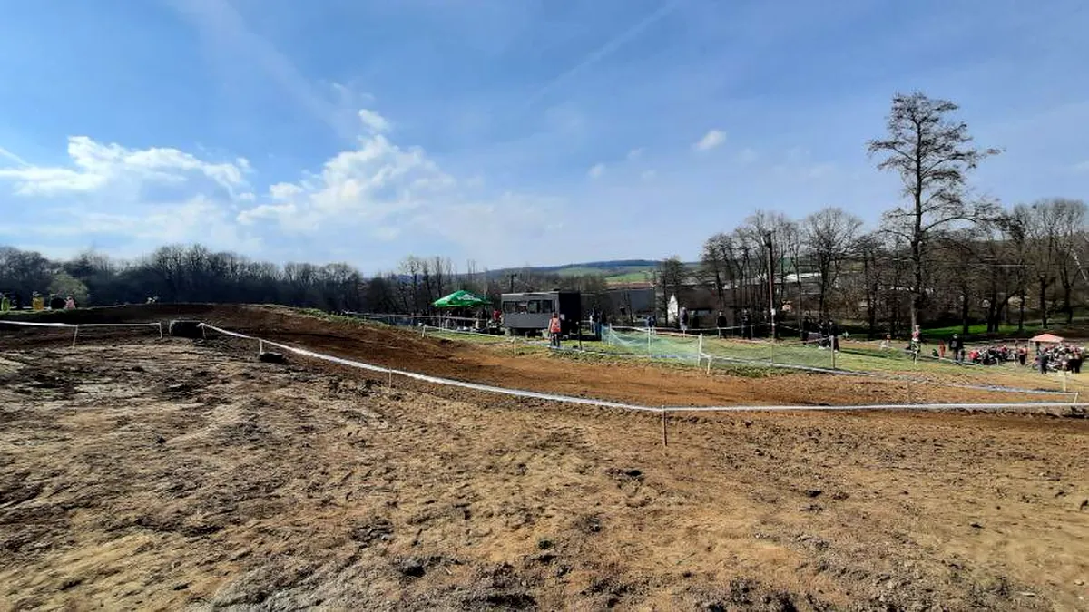 ČTK: În Cehia, un participant la motocros s-a izbit de spectatori