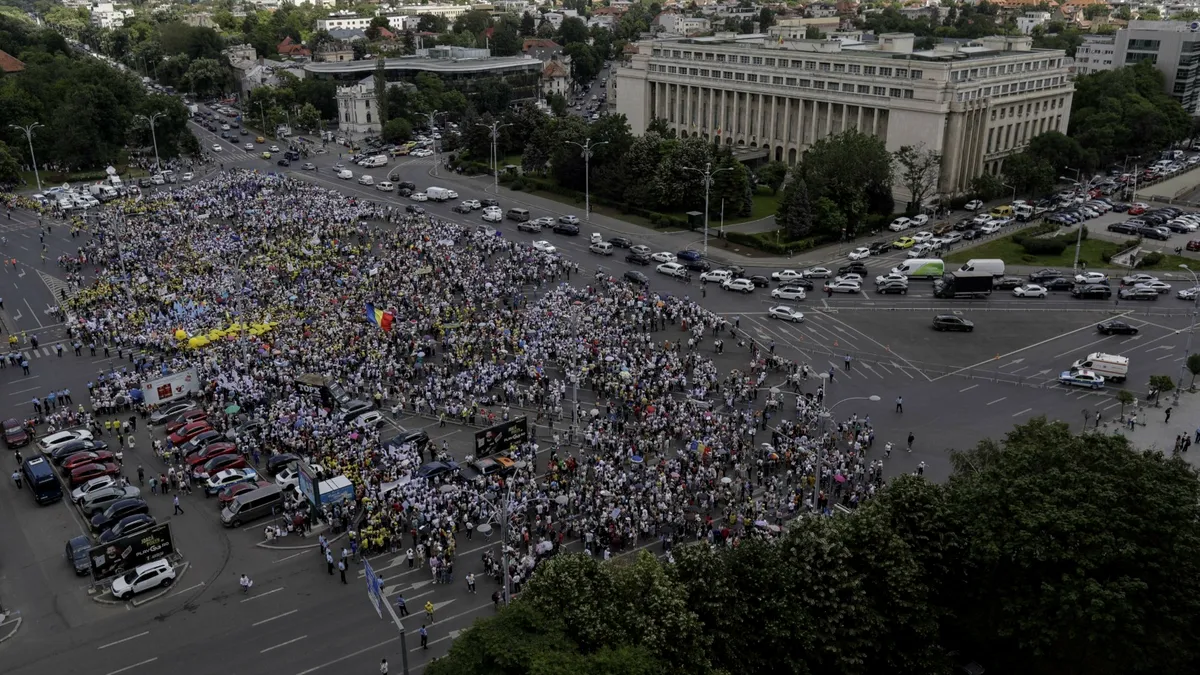 Angajaţii din construcţii protestează în faţa Guvernului nemulțumiți de intenția cabinetului Ciolacu de a elimina facilitățile fiscale