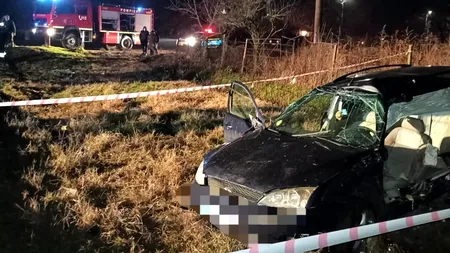 Un șofer de 19 ani, prins cu 182 km/h, a fugit de Poliție și s-a răsturnat cu mașina în șanț