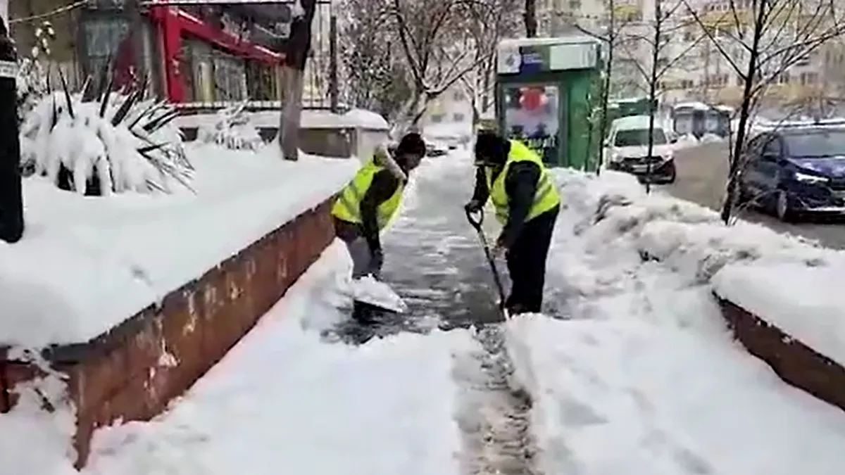 Mobilizarea echipelor infrastructură S5 pentru deszăpezirea trotuarelor, în condiții meteorologice dificile