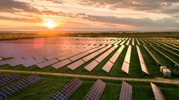 Un municipiu important din România va trece pe energie verde! Zero costuri cu iluminatul stradal și energia consumată de instituții