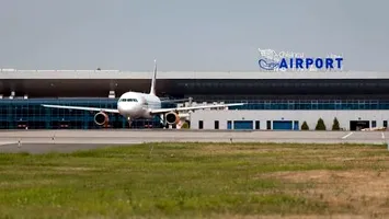 Alertă cu bombă pe aeroportul din Chișinău, pasagerii au fost evacuați