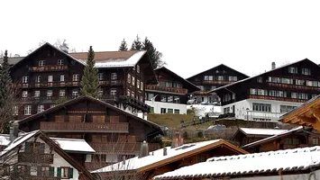 „Școala Regilor”: Cum arată paradisul bogaților unde copiii de miliardari învață să conducă lumea