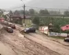 Viitură devastatoare la Bușteni: o femeie luată de ape, 12 persoane salvate și DN1 blocat de ape