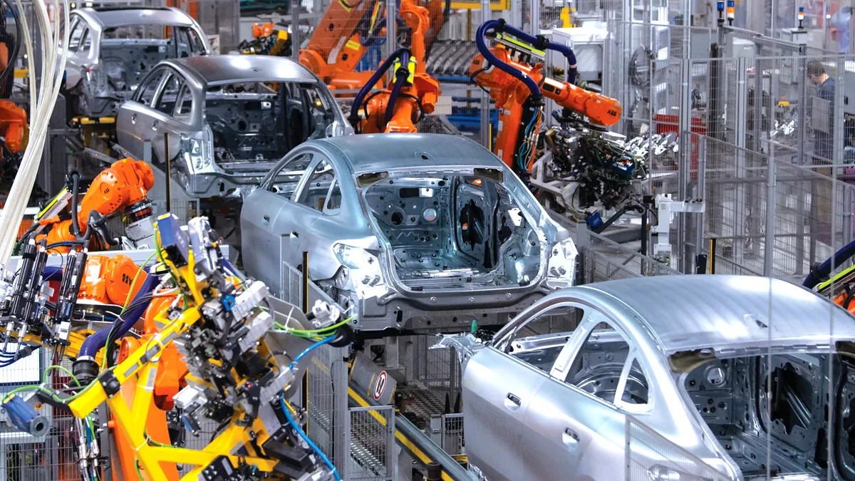 POLITICO: Industria auto germană: Motorul economiei, acum o frână