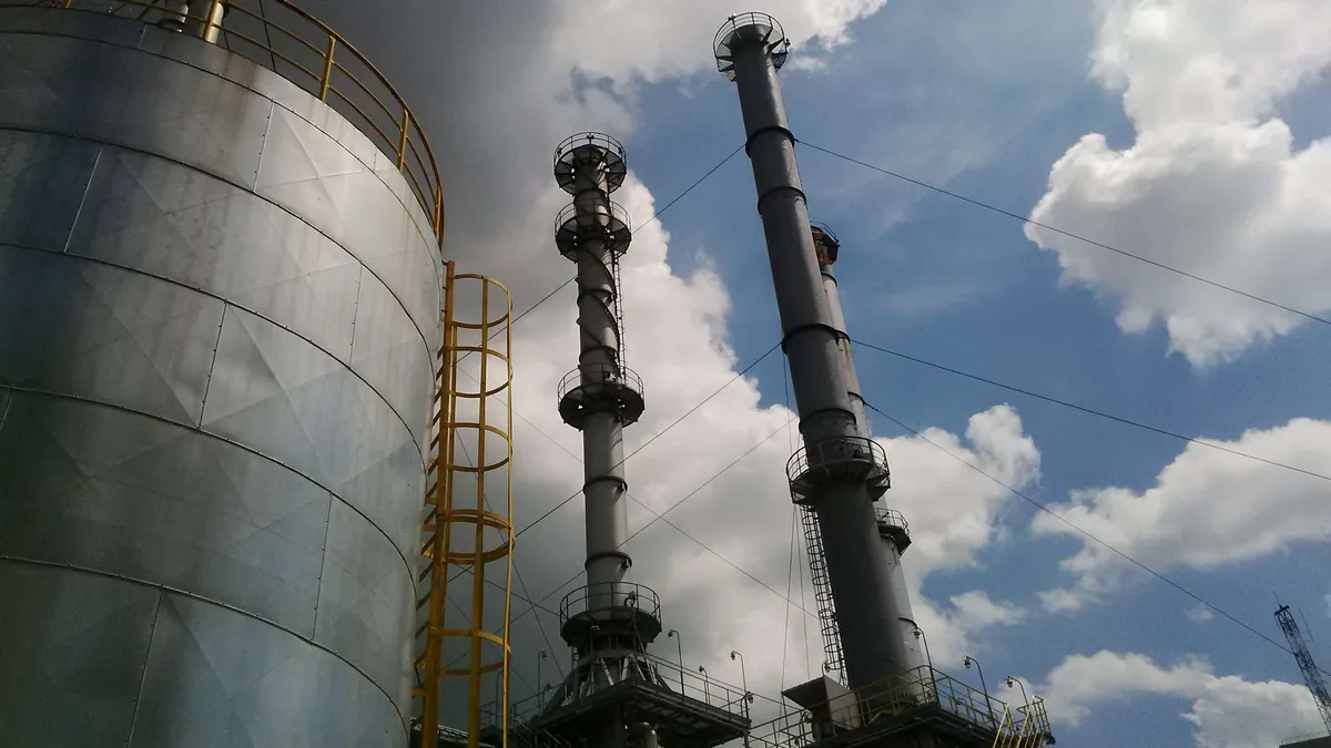 Guvernul permite autorităților locale să garanteze împrumuturi pentru energie termică în sezonul rece