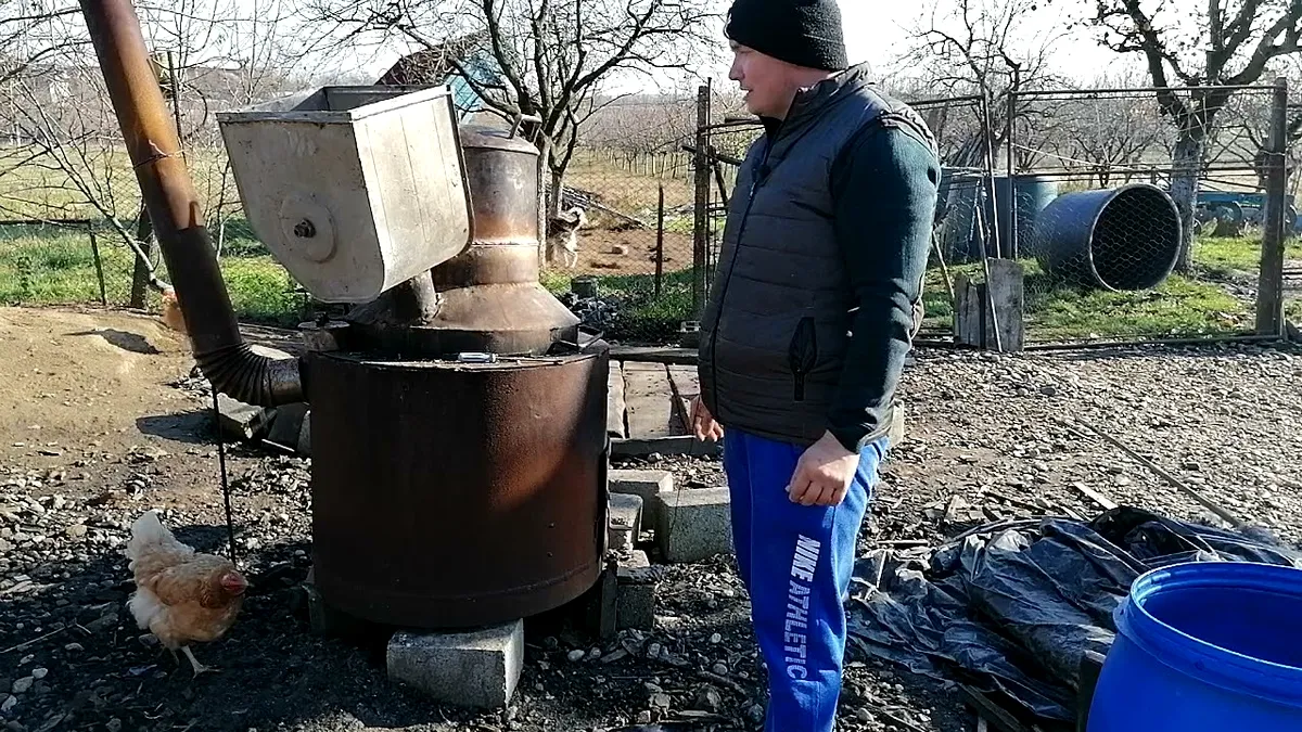 Iași: două persoane rănite în urma exploziei unui cazan de ţuică