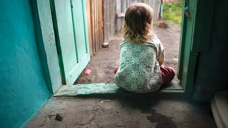 Drama sfâșietoare a copiilor României: „Când mama mea pleacă, pur si simplu simt că nu mai trăiesc”