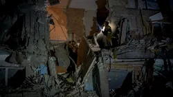 Atac aerian devastator în Sumî: o bombă rusească ghidată a ucis doi oameni într-un bloc de locuințe