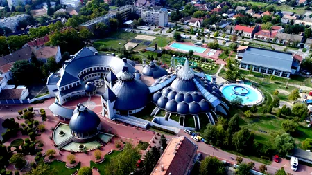 Stațiunea care i-a cucerit pe români, la doar 20 de minute de graniță. Prețuri pentru orice buzunar