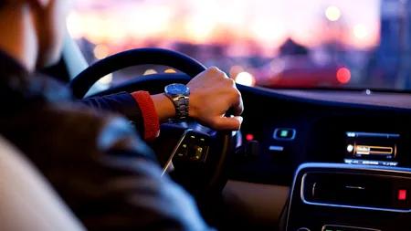 Studiu: Şoferii din București pierd în jur de 10-20 de minute în căutarea unui loc de parcare