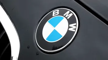 BMW recheamă sute de mii de mașini, la nivel global, din cauza unei probleme tehnice