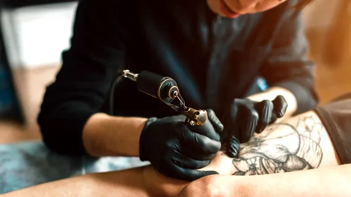 Tatuajele și riscul de cancer: ce arată studiile recente?