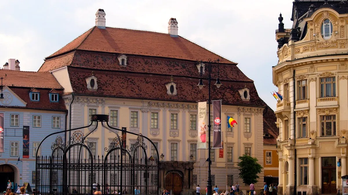 Muzeul Naţional Brukenthal, cel mai vechi din România, poate fi vizitat doar în anumite condiții