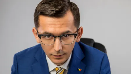 Cine e șeful de la ANCOM care toacă bani mulți pe avioane și cazări