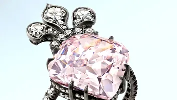 Un diamant rar cu „sânge albastru”, vândut cu aproape 14 milioane de dolari. Bijuteria ar fi aparținut Mariei Antoinette