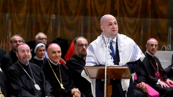 Preşedintele Comunităţilor Evreieşti din România returnează Ordinul Național pentru Merit, nemulţumit de sesizarea președintelui Nicușor Dan privind legea anti-extremism