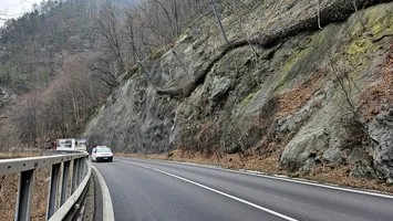 Se reiau restricţiile pe Valea Oltului. Circulaţia, dirijată cu piloți de trafic