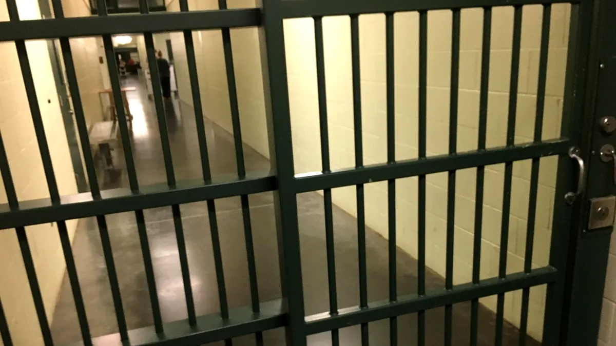 Doi angajaţi de la Penitenciarului Târgu Jiu şi patru de la Penitenciarului Vaslui, confirmaţi cu coronavirus