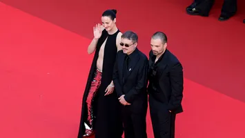 Gala finală la Cannes: Mungiu, Sebastian Stan și Renate Reinsve, pe covorul roșu în seara premiilor