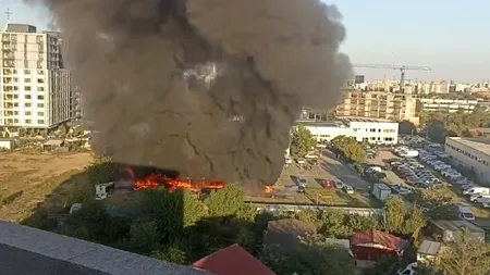 Incendiu lângă Lacul Morii. Au ars containerele ce adăposteau ucraineni  (Video)